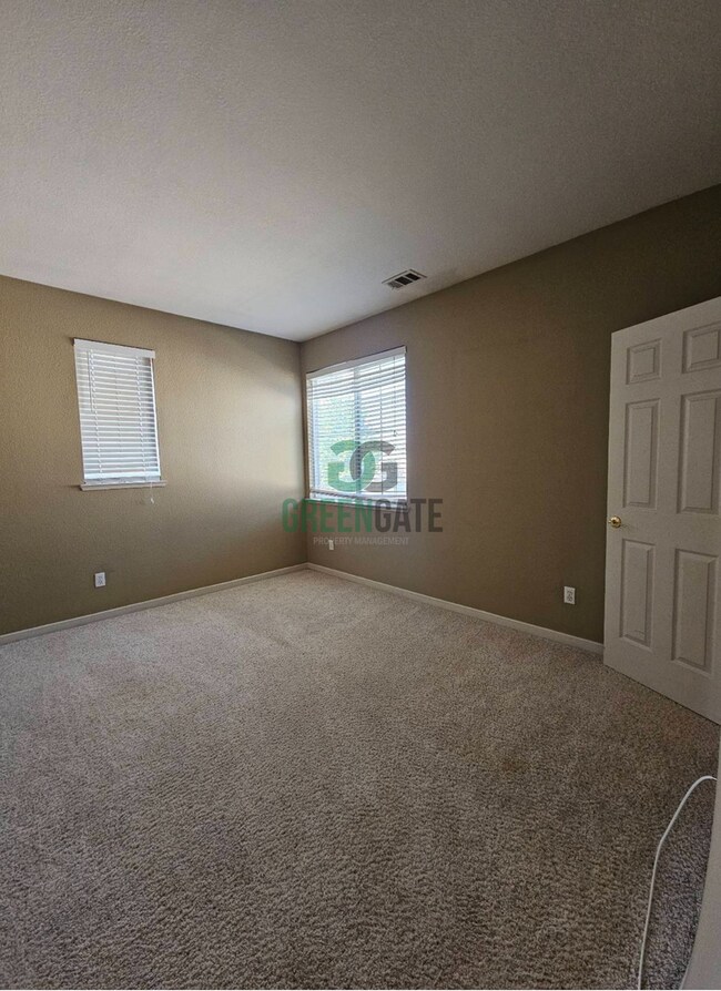 Building Photo - Price Reduced! 4 Bedroom 3 Bath Home is No...