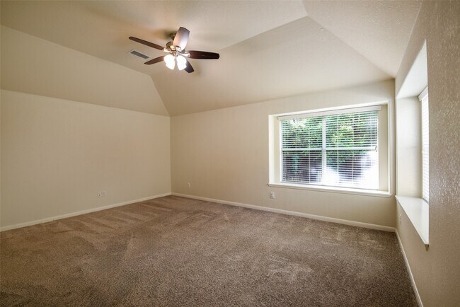 Building Photo - 22 E Hobbit Glen Dr