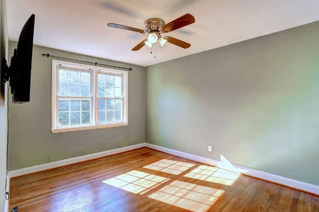 Building Photo - (3BD/2BA) Fabulous Rodgers Forge Townhome