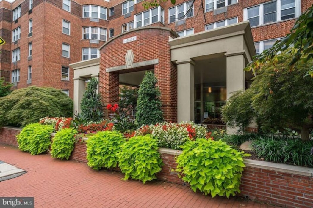 Building Photo - 2500 Q St NW