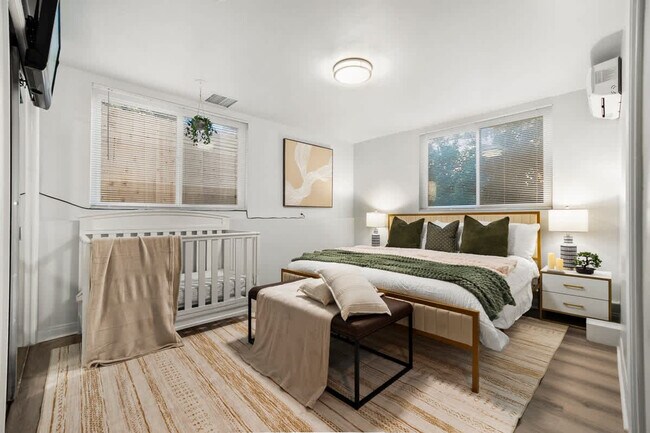 Building Photo - 4989 Randlett Dr