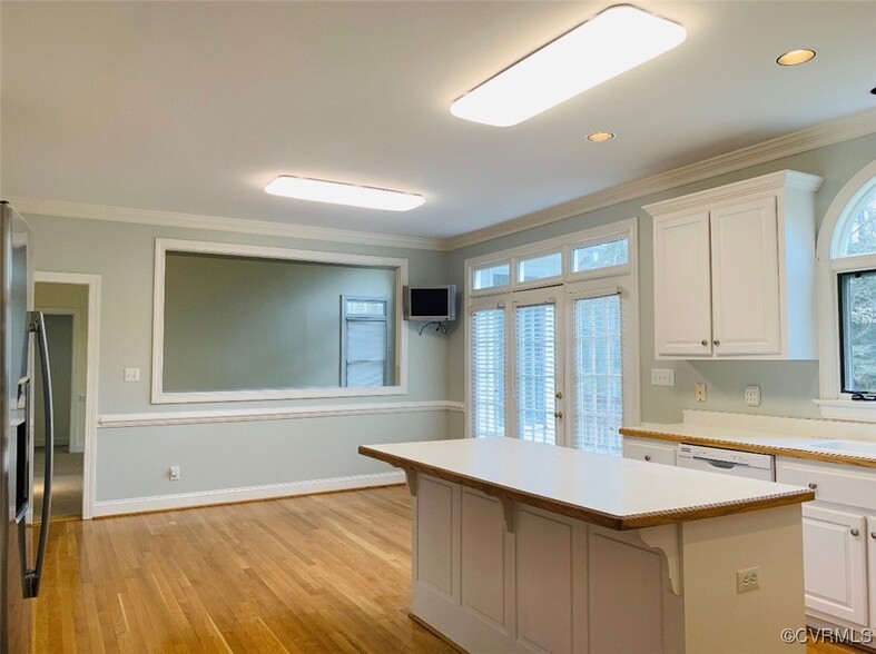 Building Photo - 2405 Stemwell Blvd