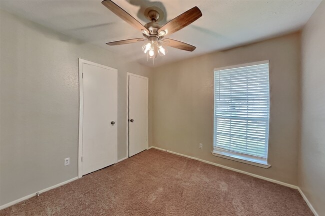 Building Photo - 6915 Renfro Dr