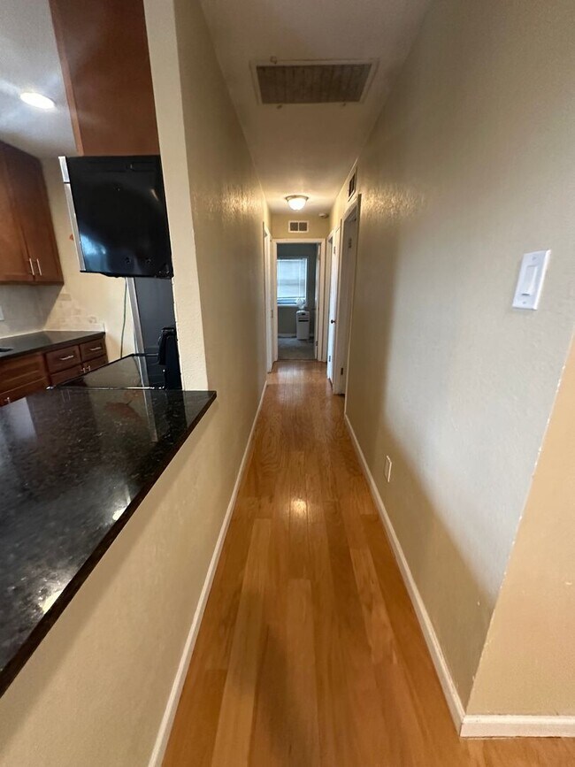 Building Photo - Great Location! Charming Ranch in University Hills- Large Lot!