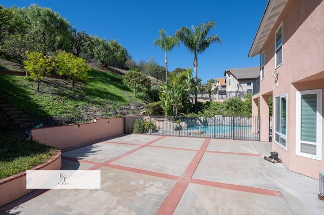 Building Photo - Stunning Remodeled Home in Walnut Valley U...