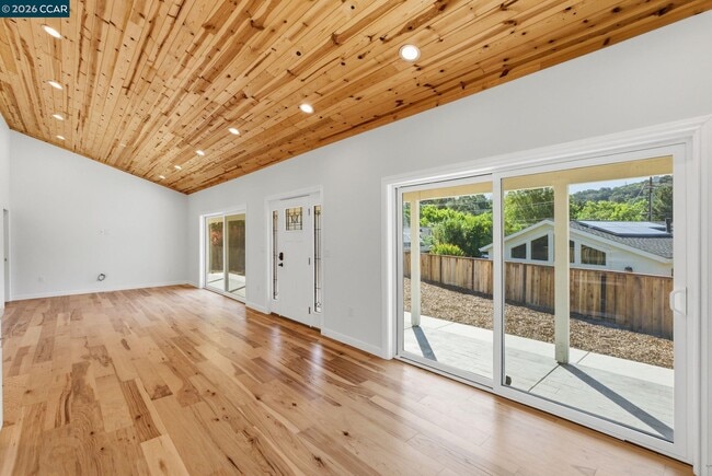Building Photo - 3196 Rohrer Dr
