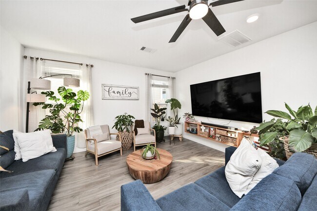 Building Photo - 25928 Chicory Dr