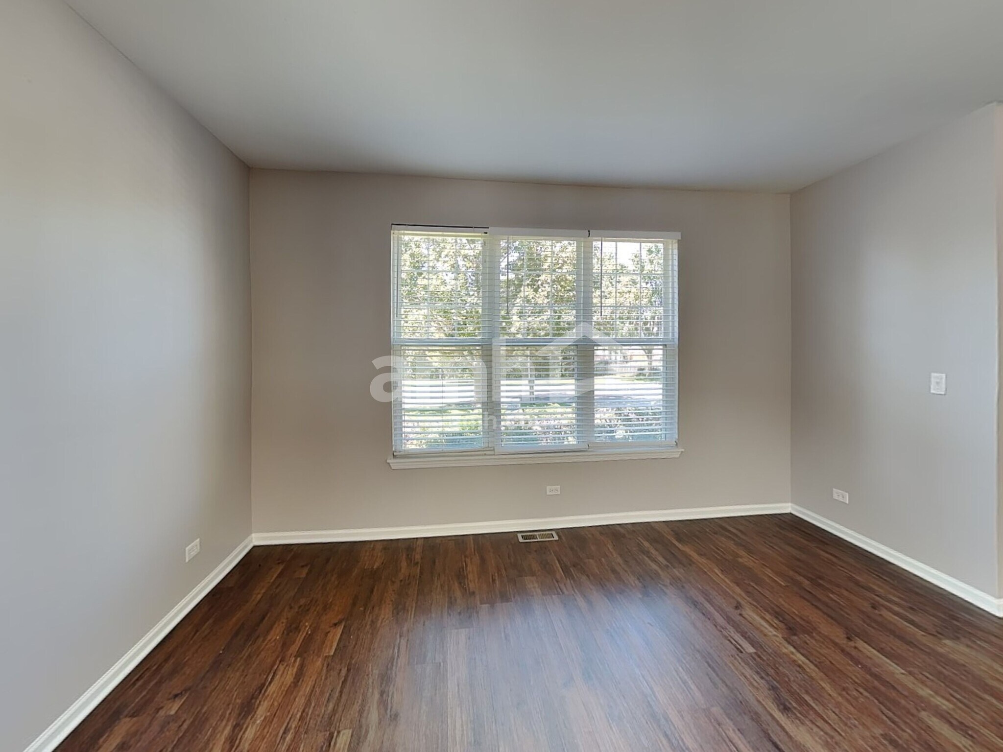 Building Photo - 772 Thompson Ave