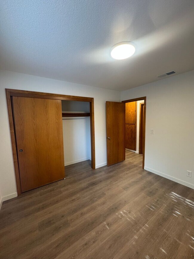 Building Photo - 2409 Candlewood Dr