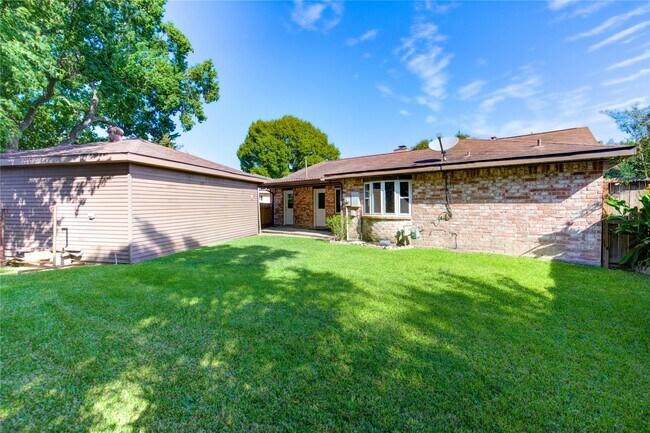 Building Photo - 11511 Brook Meadows Ln