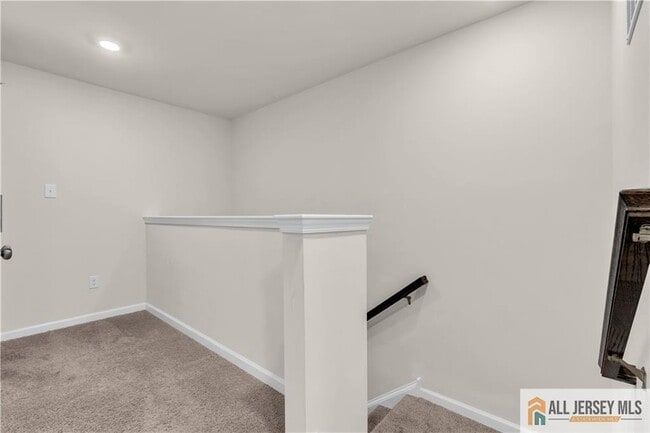 Building Photo - 504 E International Rd