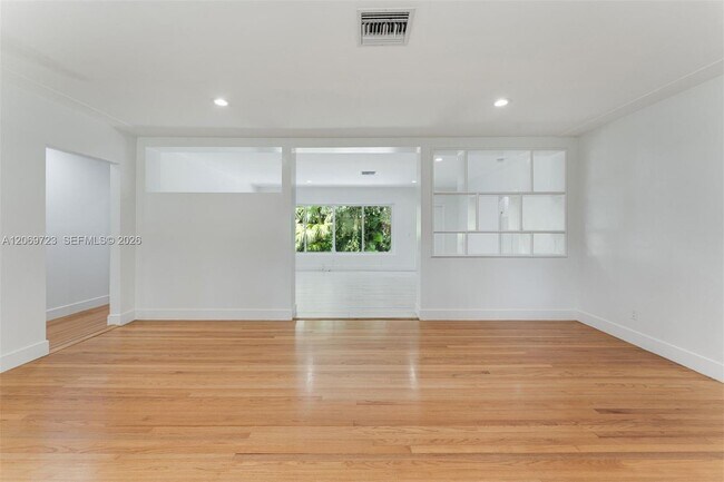 Building Photo - 4724 Orduna Dr