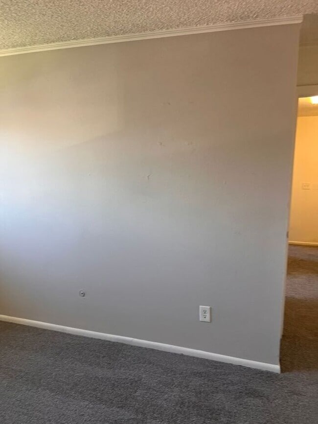 Building Photo - Spacious Three Bedroom Townhome in Westmin...