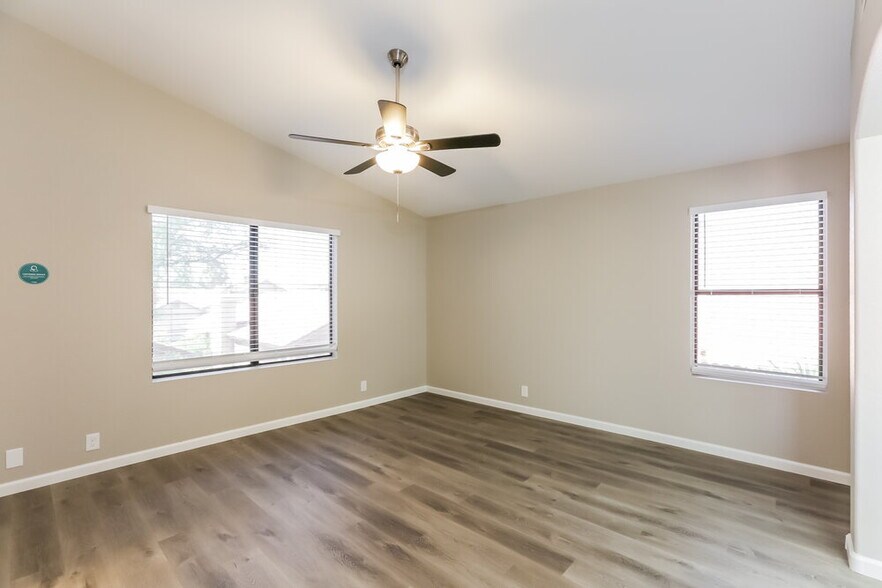 Building Photo - 4537 E Tanglewood Dr