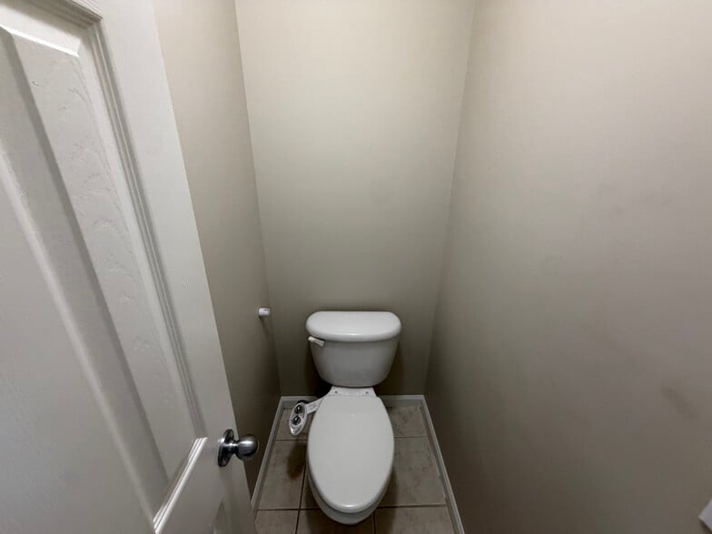 Master bathroom - 3315 Watson Gate Rd