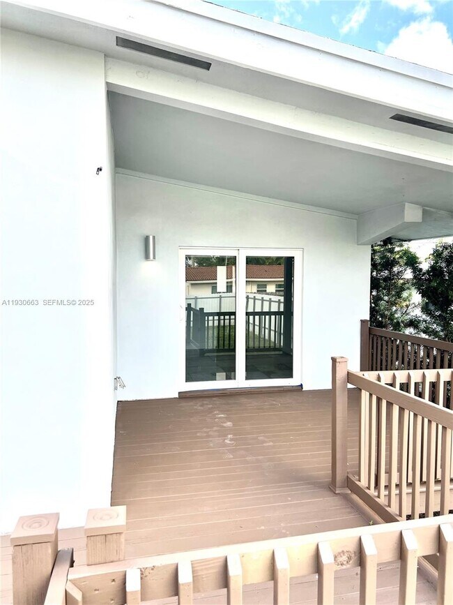 Building Photo - 2536 Flamingo Ln