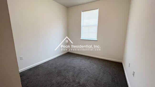 Building Photo - Newer 3bd/2.5ba North Natomas Townhouse with 2 Car Garage!