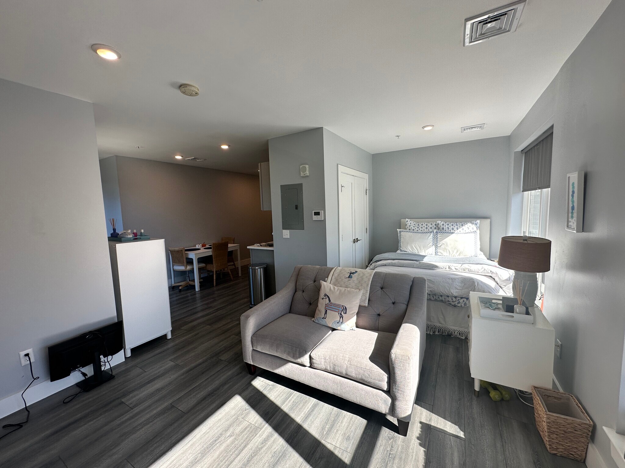 Building Photo - 55 W 5th St