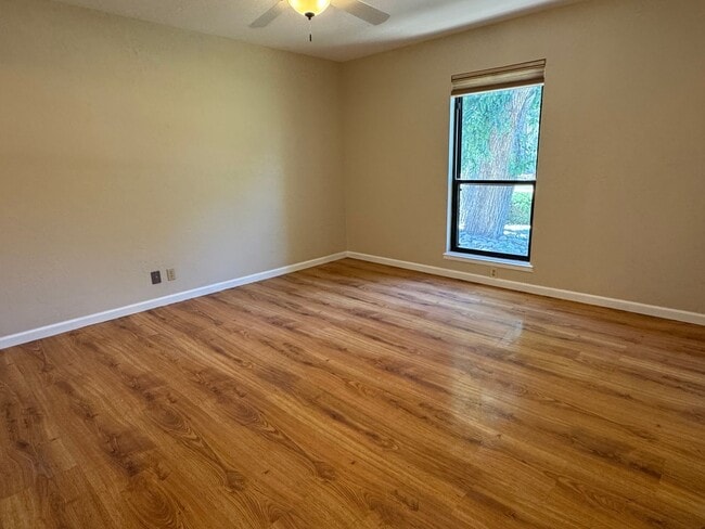 Building Photo - 4708 Brookwood St NE