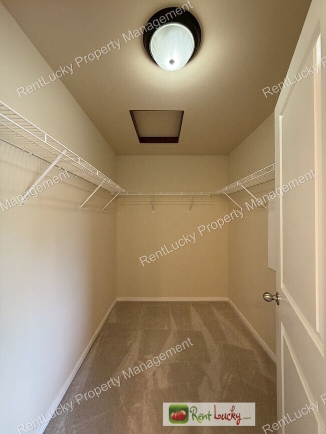 Building Photo - Amazing 5 Bedroom Home in Bothell with Gorgeous Finishes and Large Family Room!