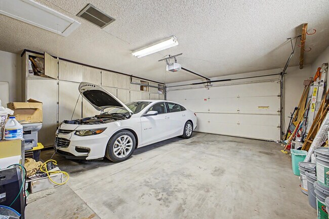 Building Photo - 13222 W Kodiak Dr