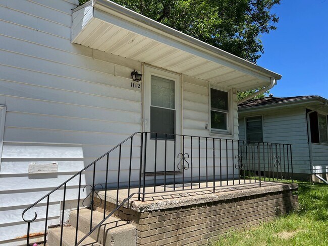 Primary Photo - 1112-1114 Bryan St