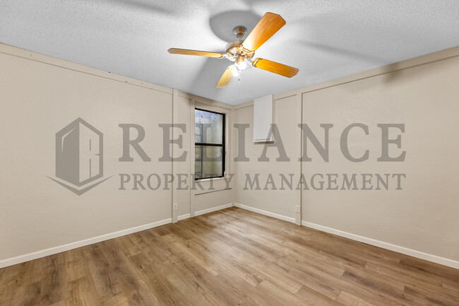 Building Photo - 117 S Lark Ln