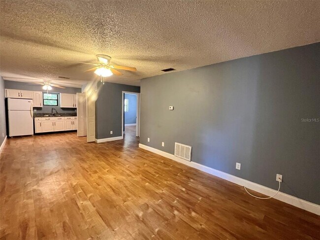 Building Photo - 2941 Shore Dr