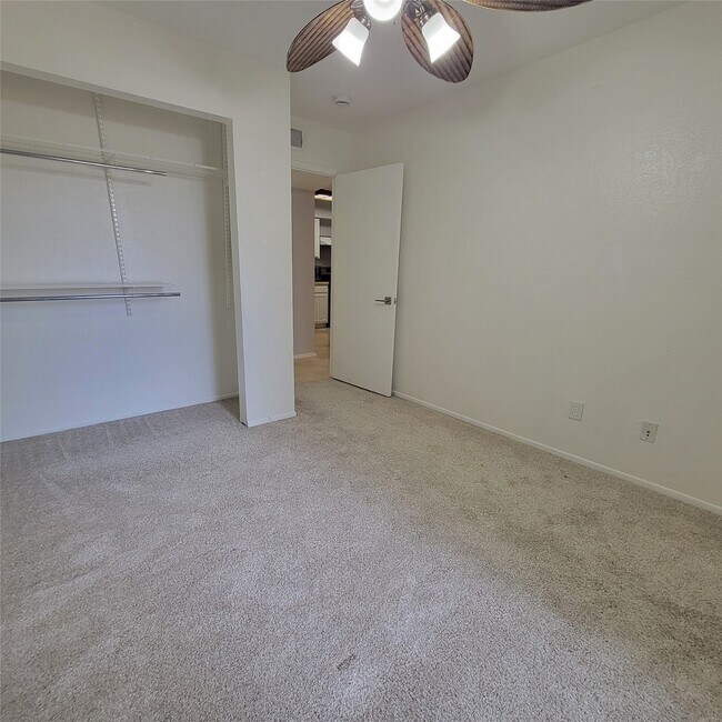 Building Photo - 8020 Braesmain Dr