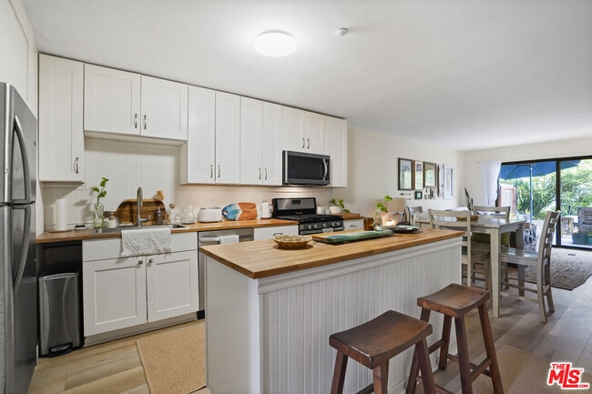 Building Photo - 6472 Cavalleri Rd