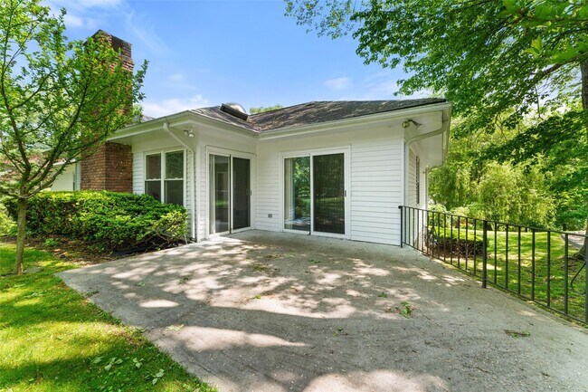 Building Photo - 25 Saxon Wood Rd