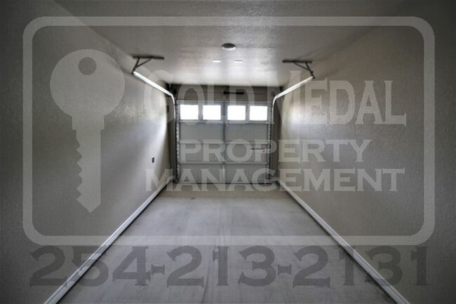 Building Photo - 516 Raymond St