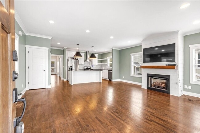Building Photo - Columbia Avenue Condo