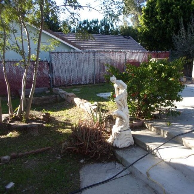 Building Photo - Spacious Private Home with Pool on Nearly Half an Acre