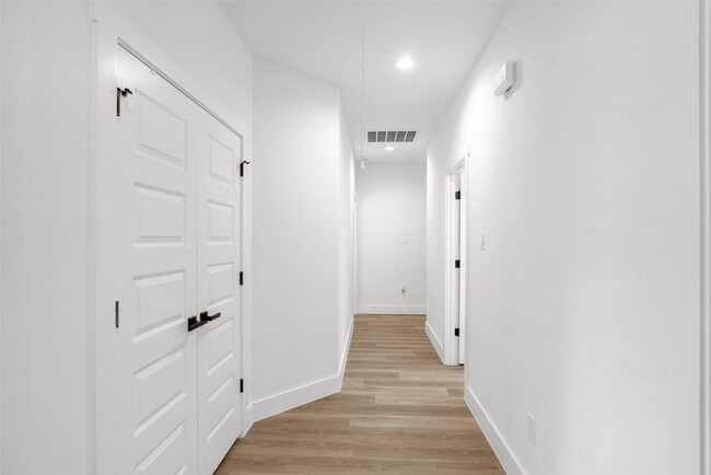 Building Photo - 4321 McKinley St