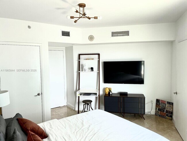 Building Photo - 350 S Miami Ave