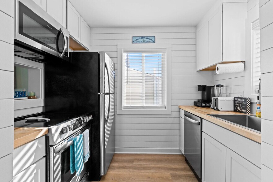 Building Photo - 302 Canal Dr