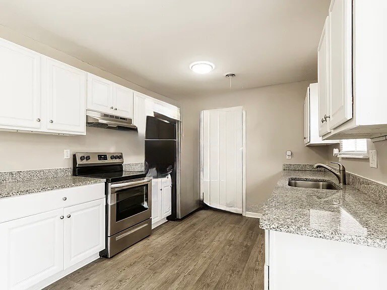 Building Photo - 2903 Dahlia Dr