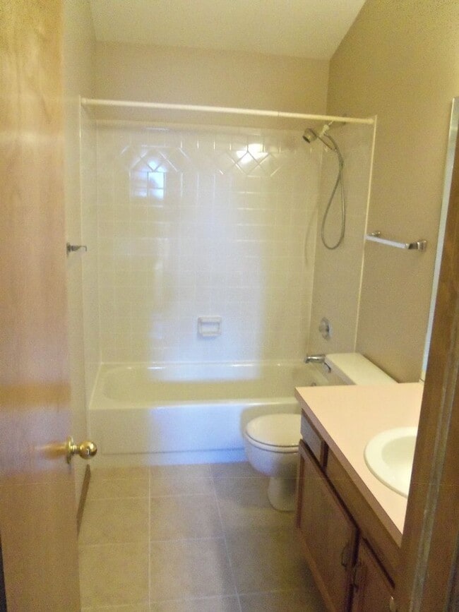 Building Photo - 8165 Lythrum Dr