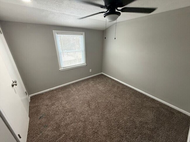 Building Photo - 3BR/2.5BA Duplex w/ 1-Car Garage + Fenced Yard