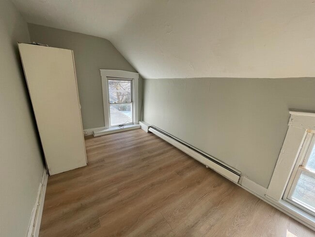 Building Photo - 52 Chestnut Ave