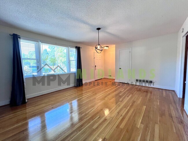 Building Photo - 3836 Davies Dr