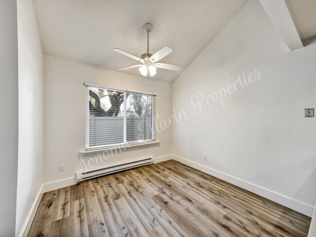 Building Photo - 2 Bedroom 1.5 Bath 2 Car Garage Includes W...