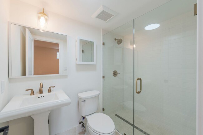 Building Photo - Beautiful Hermosa Beach Townhome Rental!
