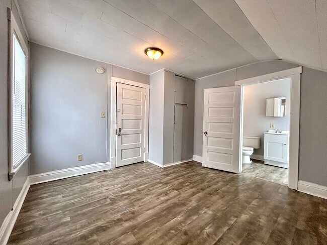 Building Photo - 2417 Reynolds St