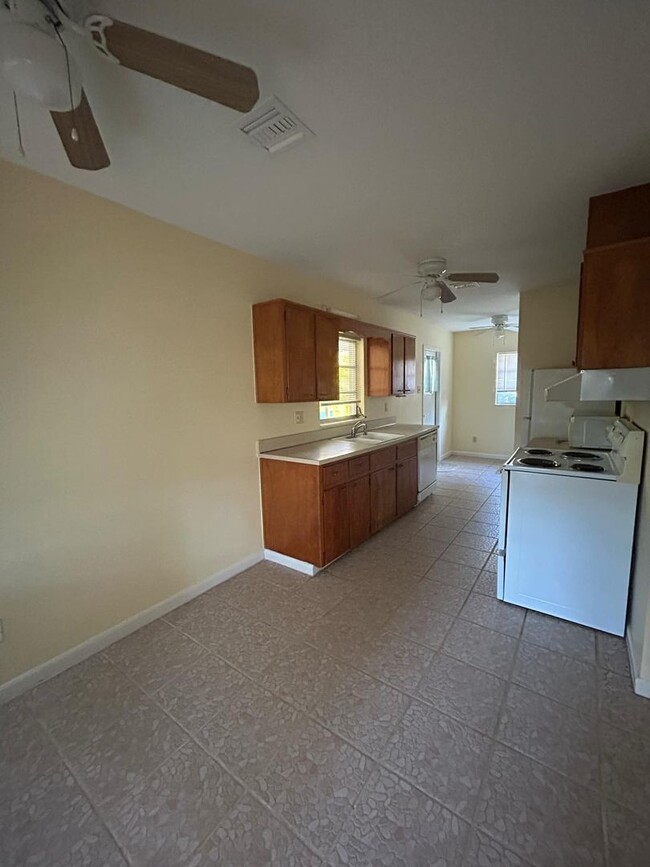 Building Photo - FIRST MONTHS RENT FREE - 3 Bedroom Home on...