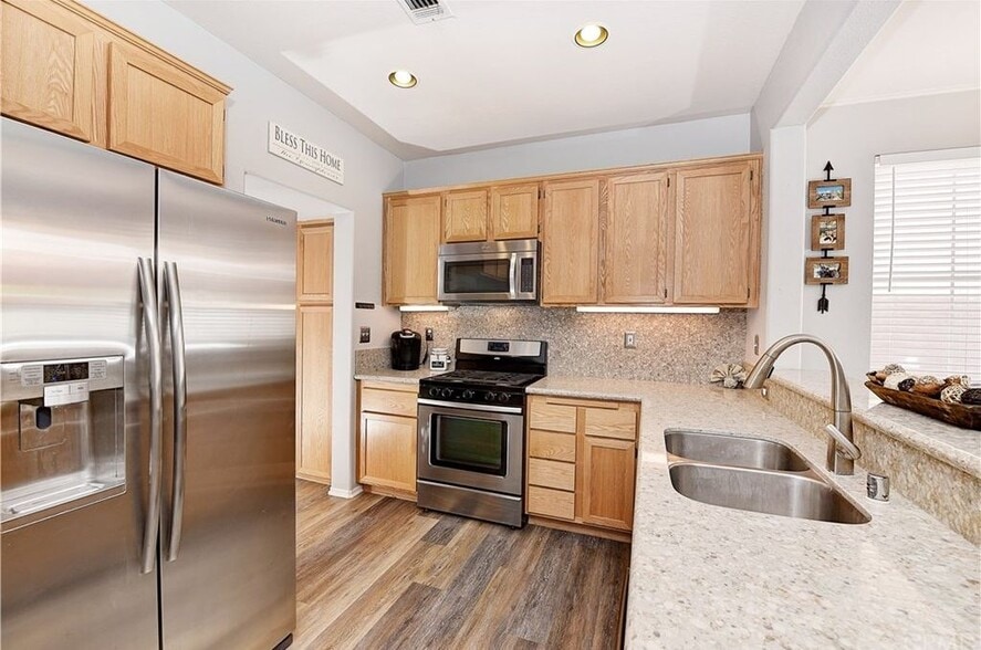 Building Photo - 20 Trofello Ln