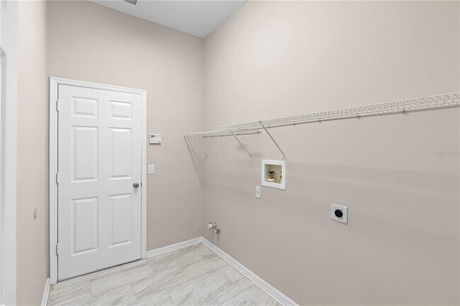 Building Photo - 9885 Montclair Cir