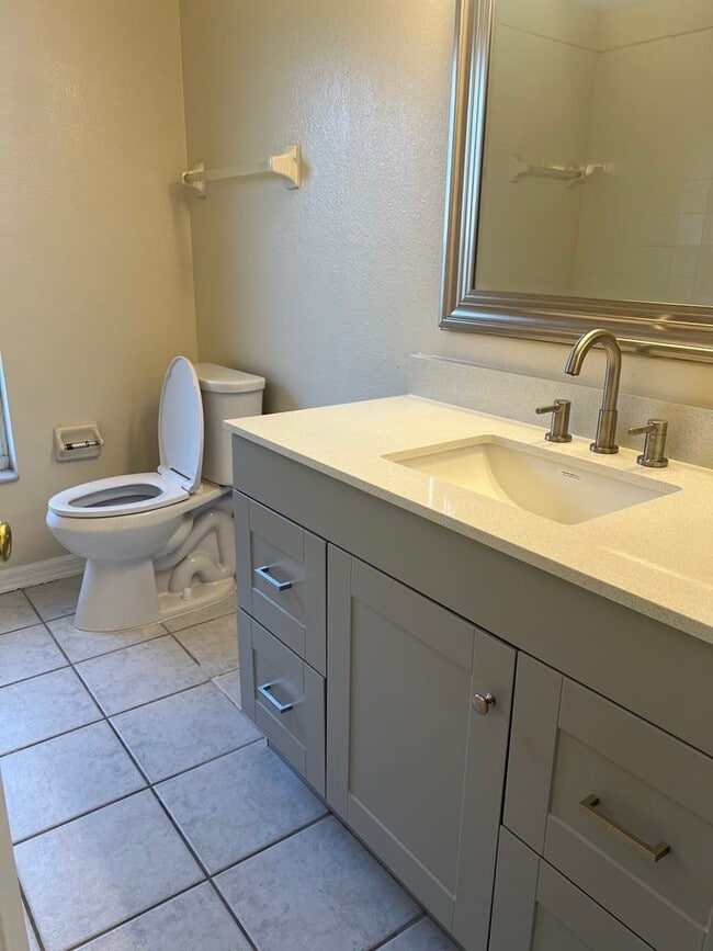 Guest Bath - 2239 Majestic Eagle Cir
