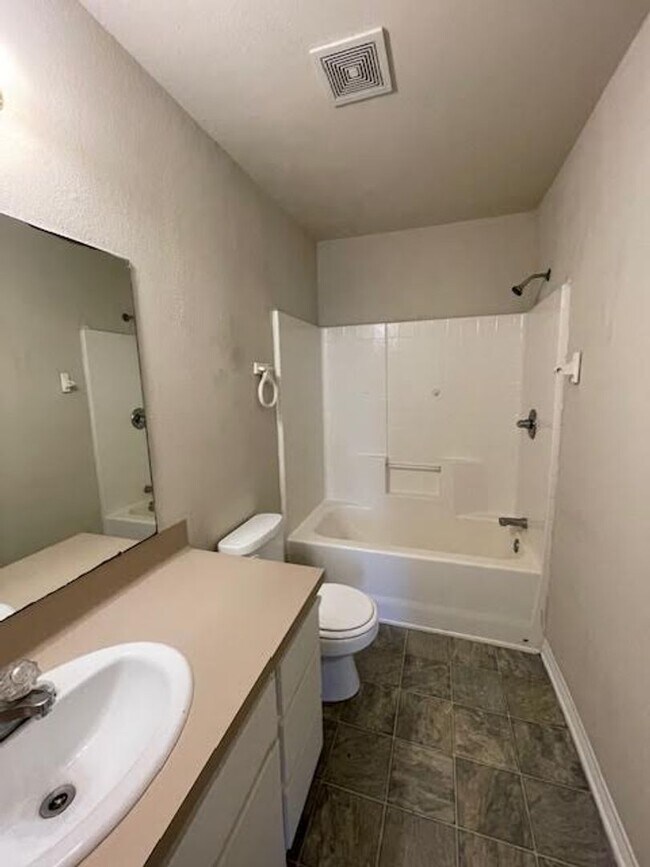 Building Photo - 2 Story townhome in Moody, Texas.